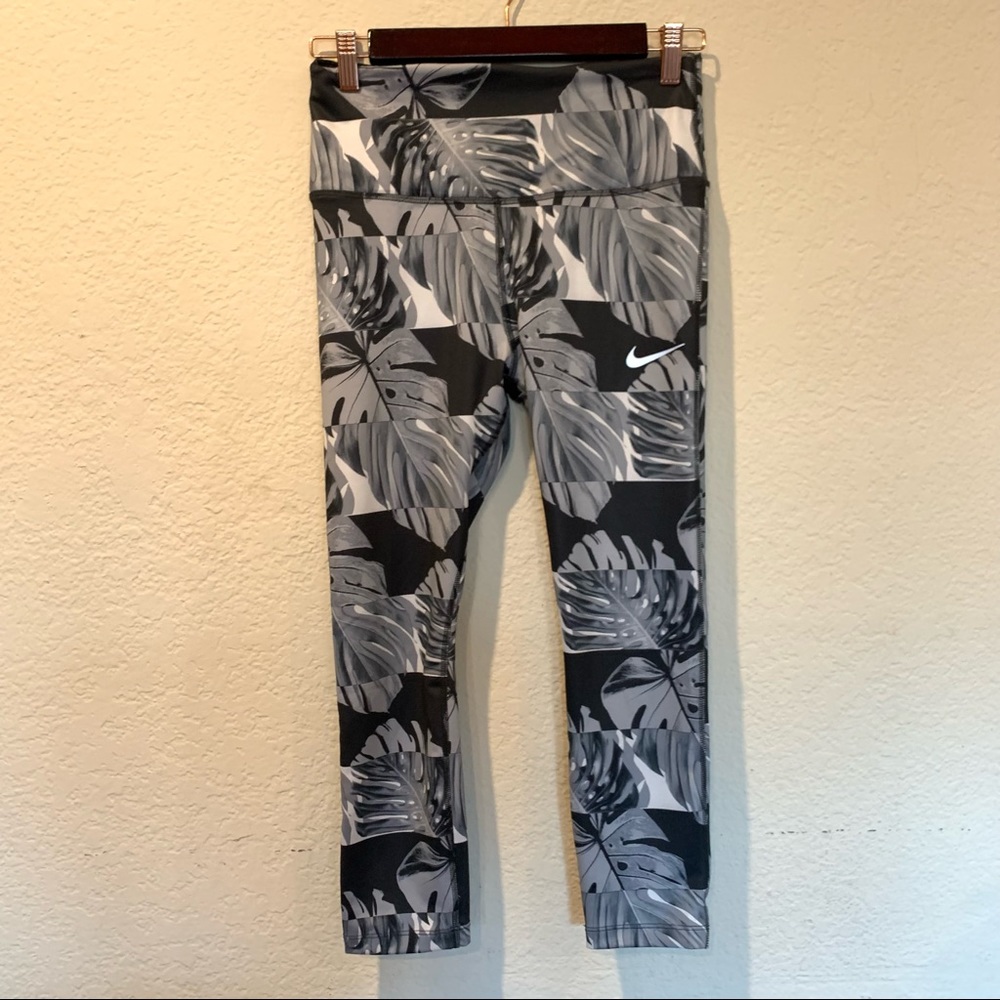 Nike Drifit cropped botanical leggings